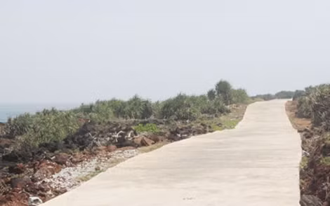 Con đường thơ mộng của hòn Bé.