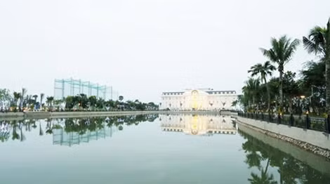 Điểm nhấn trong cảnh quan sinh thái của FLC Vĩnh Thịnh Resort là hồ thiên nhiên rộng trên 1 héc-ta.