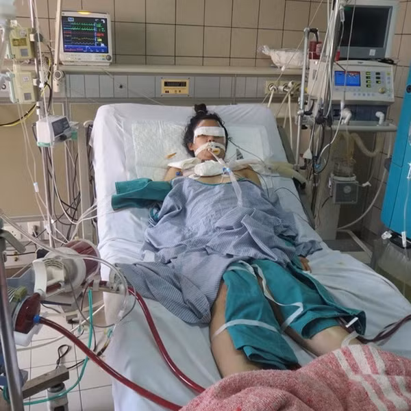 Phùng Thiều Nam đang cấp cứu tại bệnh viện.