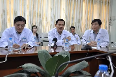 Ê kíp các BS Chợ Rẫy tham gia trong ca can thiệp cứu sống bệnh nhân Nguyễn Trọng Phúc.