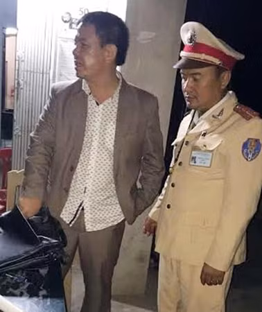 Lái xe và phương tiện tàng trữ ma tuý.