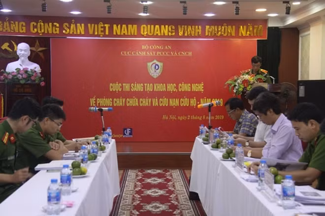 Thiếu tướng Đoàn Việt Mạnh phát biểu khai mạc cuộc thi