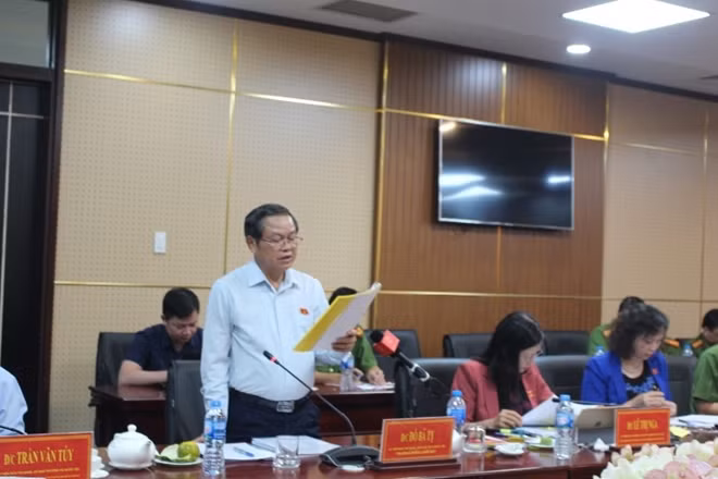 Đồng chí Đỗ Bá Tỵ phát biểu kết luận đợt giám sát.