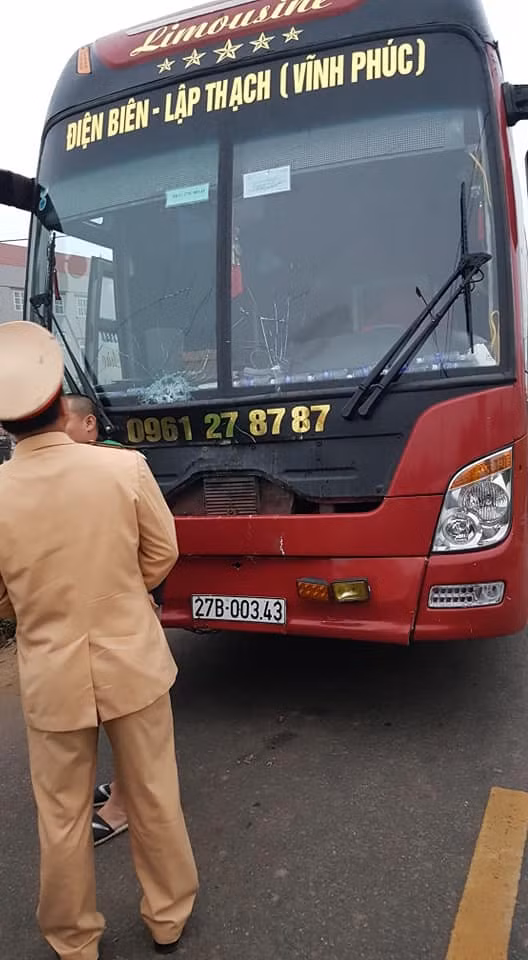 Xe ô tô gây tai nạn nghiêm trọng Xe ô tô gây tai nạn nghiêm trọng