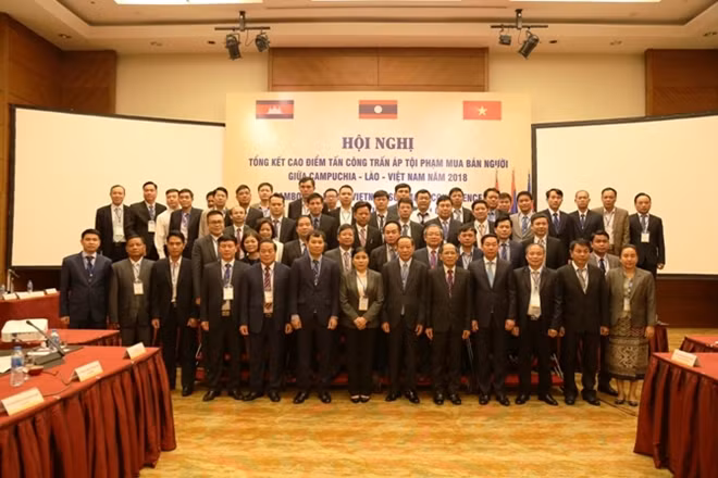 Thứ trưởng Lê Qúy Vương và các đại biểu