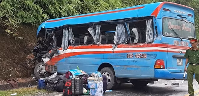 Hiện trường vụ tai nạn giao thông thương tâm