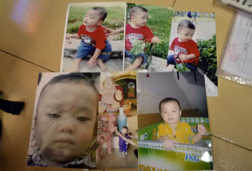 Hình ảnh cháu trai trước khi bị bỏ rơi được ông Liêm đem ra cho chúng tôi xem.