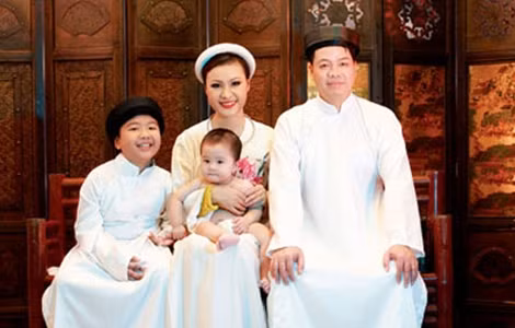 Gia đình hạnh phúc của ca sĩ Đăng Dương.