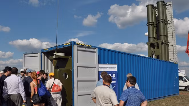 Hệ thống tên lửa hành trình 3M-54 Kalibr được ngụy trang trong container.