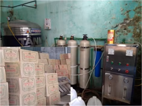 Dây chuyển sản xuất rượu và số lượng thùng rượu sản xuất lậu.