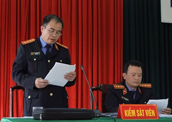 Đại diện Viện Kiểm sát đề nghị mức án đối với các bị cáo.