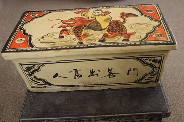 Gối thái tử thế kỷ 19.