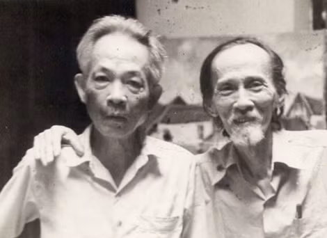 Danh họa Dương Bích Liên (trái) và người bạn thân của ông - danh họa Bùi Xuân Phái.