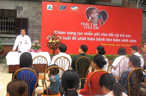 PGS.TS.Nguyễn Hữu Ước trong một chương trình đồng hành cùng cộng đồng.