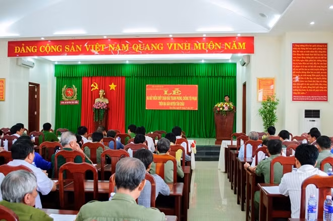 Quang cảnh buổi lễ ra mắt điểm chốt chặn đấu tranh phòng chống tội phạm