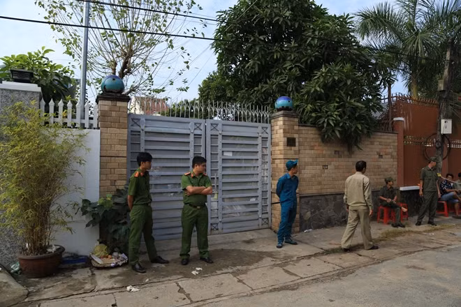 Lực lượng Công an phong tỏa hiện trường vụ án sáng 26-2