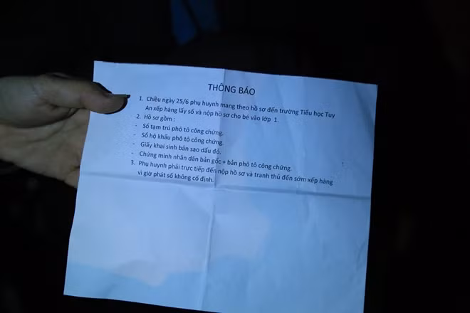 Tờ giấy lạ bị phát hiện