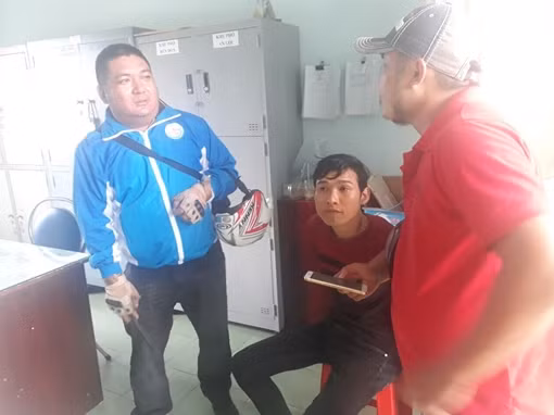 Vờ hỏi mua vàng, giật 14 chiếc vòng rồi bỏ chạy