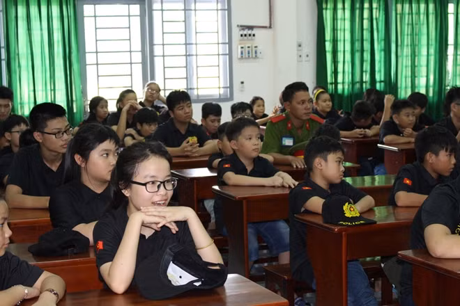 Các học sinh tham gia chương trình