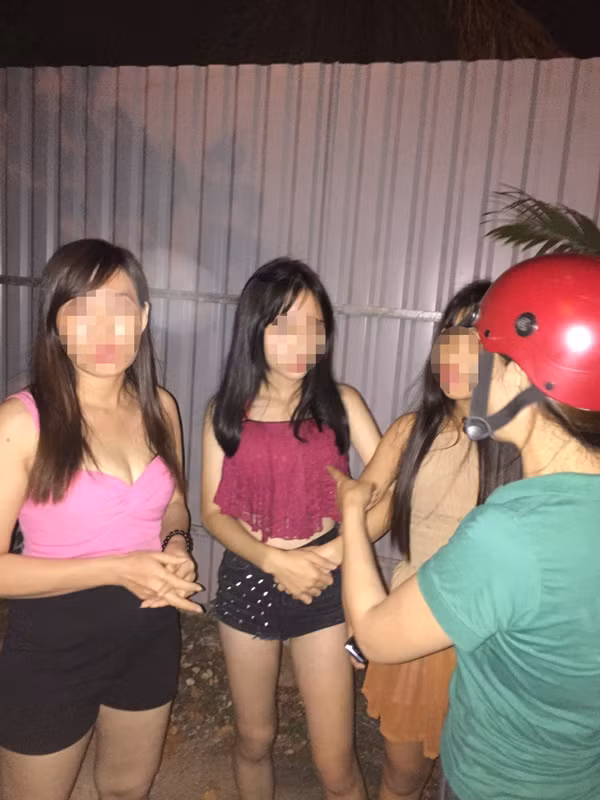 Lực lượng Công an giải cứu các thiếu nữ
