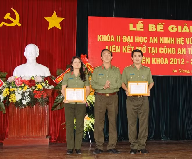 Công an tỉnh An Giang tặng thưởng cho tập thể, cá nhân Trường Đại học ANND