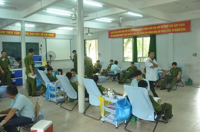 Toàn cảnh buổi hiến máu