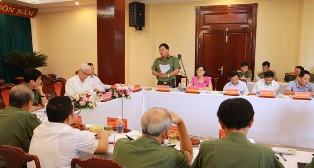 Đại tá Trần Thắng Phúc phát biểu tại buổi làm việc Đại tá Trần Thắng Phúc phát biểu tại buổi làm việc