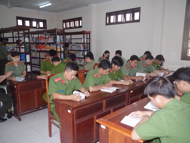 Phòng đọc rộng rãi, thoáng mát phục vụ người đọc tại Thư viện