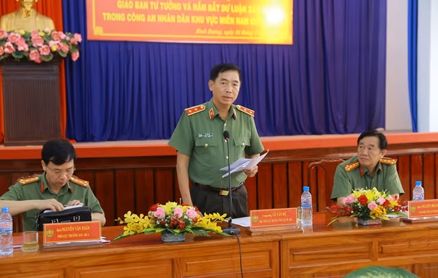 Trung tướng Lê Văn Đệ phát biểu chỉ đạo tại Hội nghị
