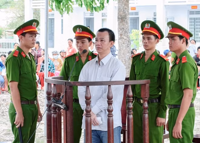 Bị cáo Thu nghe tuyên án