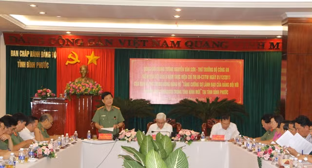 Trung tướng Nguyễn Văn Sơn phát biểu kết luận tại buổi làm việc Trung tướng Nguyễn Văn Sơn phát biểu kết luận tại buổi làm việc
