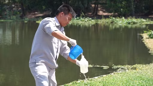 Bắt quả tang một công ty xả chất thải nguy hại ra môi trường ảnh 3