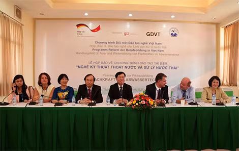 Buổi họp báo ngày 2/11 giới thiệu về khóa học đầu tiên.