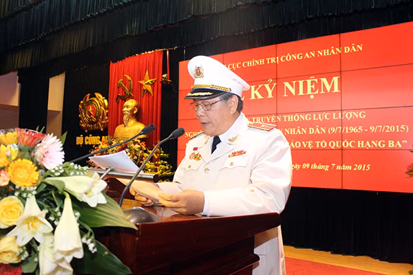 PGS.TS Nguyễn Bình Ban trình bày diễn văn kỷ niệm.