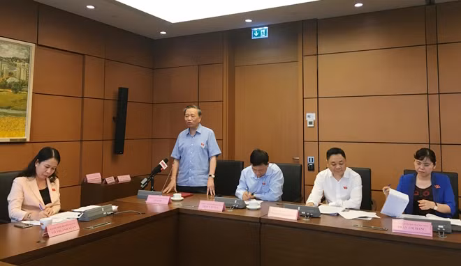Bộ trưởng Tô Lâm thảo luận tại tổ, chiều 20-5