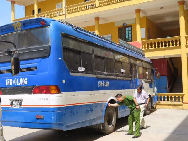 Chiếc xe khách đang bị tạm giữ.