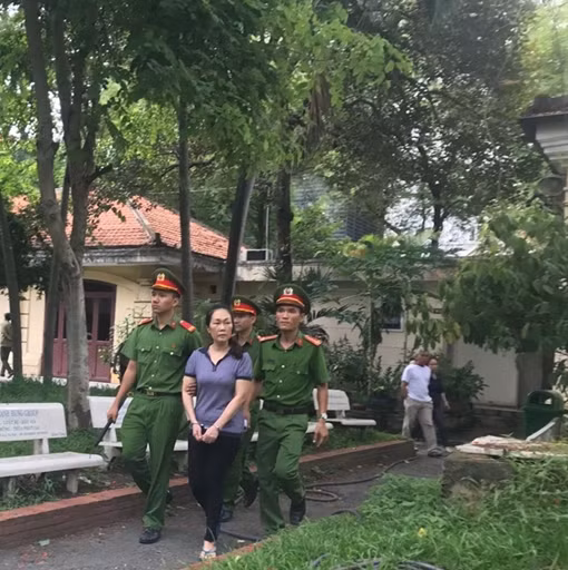 Ghen tuông tạt xăng đốt chết chồng ảnh 3