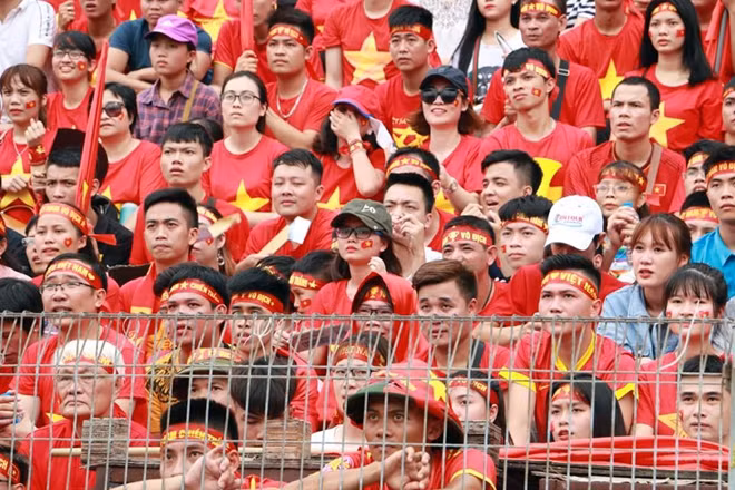 Khoảnh khắc lo lắng khi bị dẫn bàn.