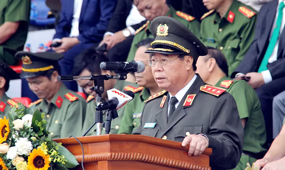 Thứ trưởng Bùi Văn Nam phát biểu tại Lễ khai giảng.