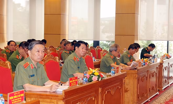 Bộ trưởng Tô Lâm cùng các đồng chí lãnh đạo Bộ Công an dự Hội nghị.