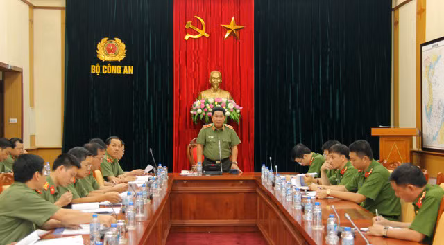 Thứ trưởng Bùi Văn Thành phát biểu tại cuộc họp. Thứ trưởng Bùi Văn Thành phát biểu tại cuộc họp.