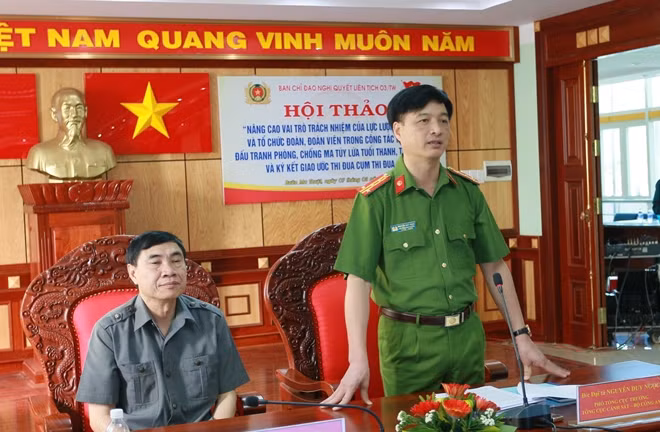 Đại tá Nguyễn Duy Ngọc, Phó Tổng cục Trưởng Tổng cục Cảnh sát, Bộ Công an chủ trì hội thảo. Đại tá Nguyễn Duy Ngọc, Phó Tổng cục Trưởng Tổng cục Cảnh sát, Bộ Công an chủ trì hội thảo.