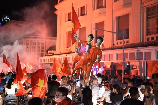 Không khí tưng bừng ở Hà Nội.