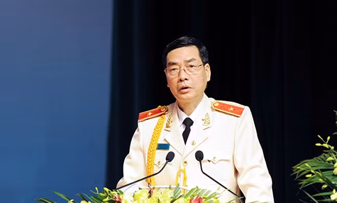 Thiếu tướng Phạm Văn Miên phát biểu tại buổi họp mặt.