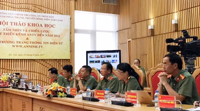 Lãnh đạo Kênh ANTV lắng nghe các ý kiến của những nhà báo, chuyên gia trong lĩnh vực truyền hình.