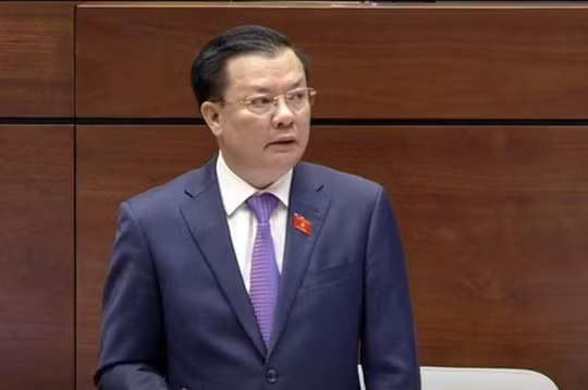 Bộ trưởng Đinh Tiến Dũng.