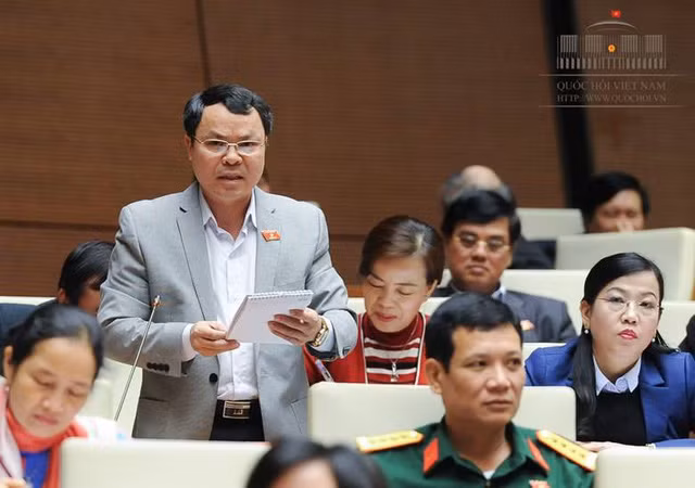 Đại biểu Nguyễn Tiến Sinh (đoàn Hoà Bình) đề cập vụ việc TAND tỉnh Hoà Bình đang xét xử bác sĩ Hoàng Công Lương.