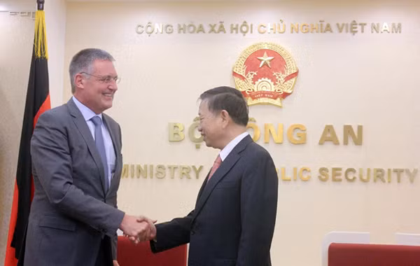 Cuộc gặp giữa Bộ trưởng Tô Lâm và Quốc vụ khanh Bộ Ngoại giao Đức Markus Ederer diễn ra chiều 12-10. Cuộc gặp giữa Bộ trưởng Tô Lâm và Quốc vụ khanh Bộ Ngoại giao Đức Markus Ederer diễn ra chiều 12-10.