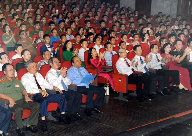 Các đại biểu tại chương trình giao lưu.