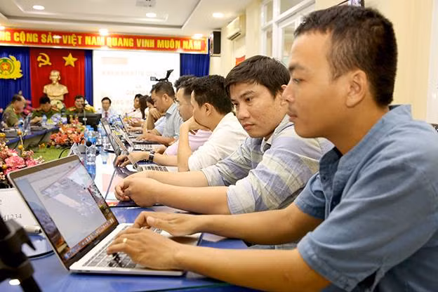 Phóng viên tác nghiệp trong buổi GLTT tại TP Hồ Chí Minh.